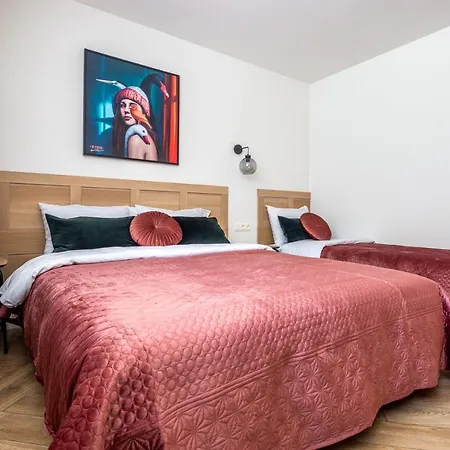 Smelynas Boutique & *