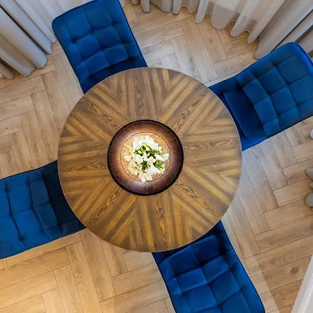 Smelynas Boutique & 帕兰加