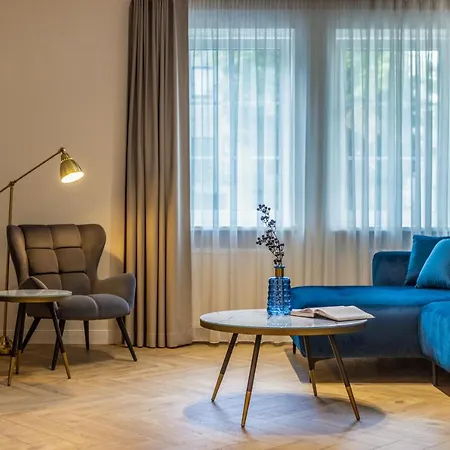 Smelynas Boutique & *