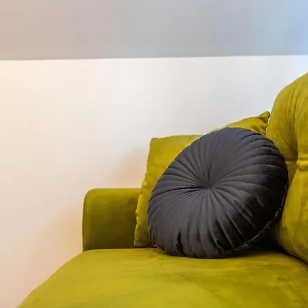 Smelynas Boutique & *