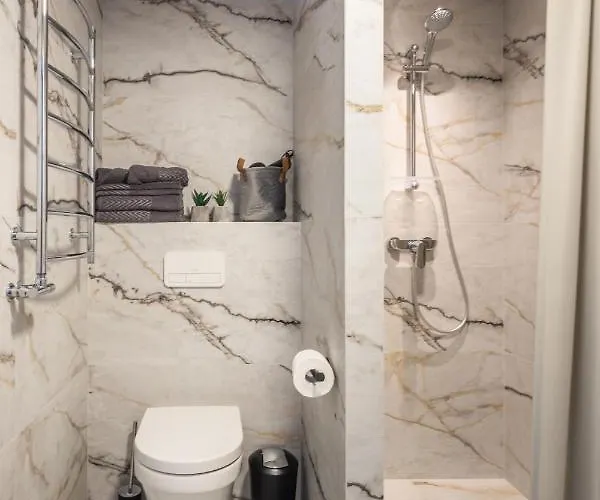 Smelynas Boutique & *