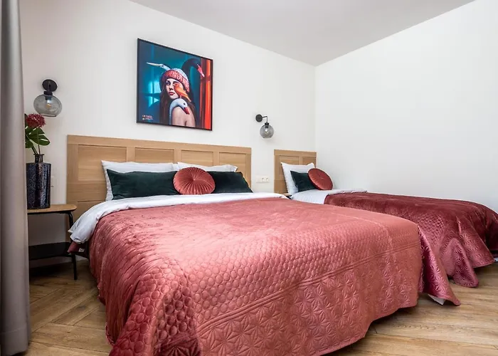 Smelynas Boutique & *