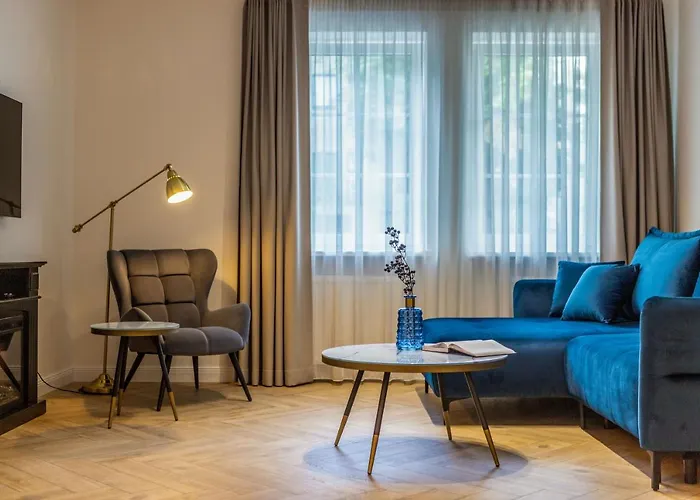 Smelynas Boutique & *