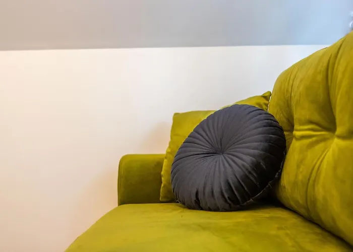 Smelynas Boutique & *